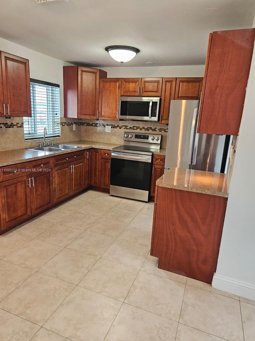 15331 Railroad Dr, Miami, FL 33054