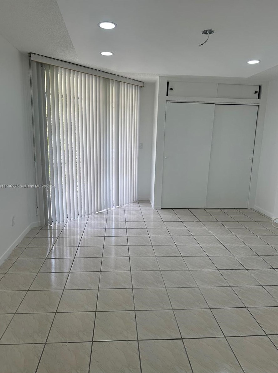 1750 W 46th St #316, Hialeah, FL 33012