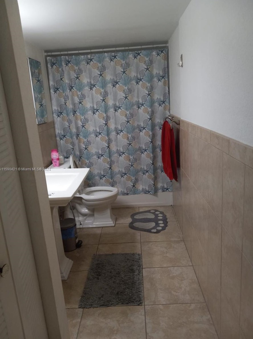 1900 68th St, Hialeah FL  33014-4401 exterior