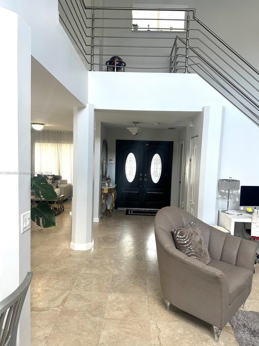 8212 Nw 201st St, Hialeah, FL 33015