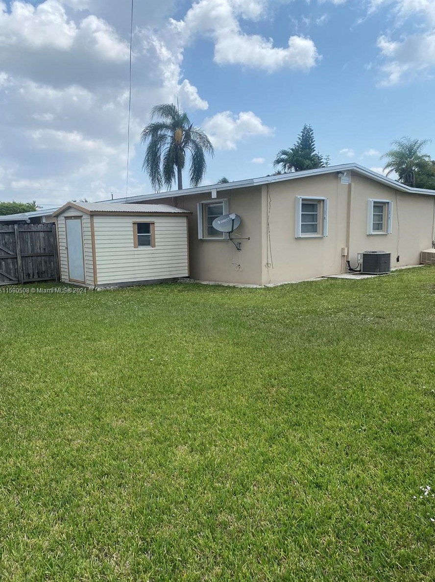 10520 27th St, Miami FL  33165-2710 exterior