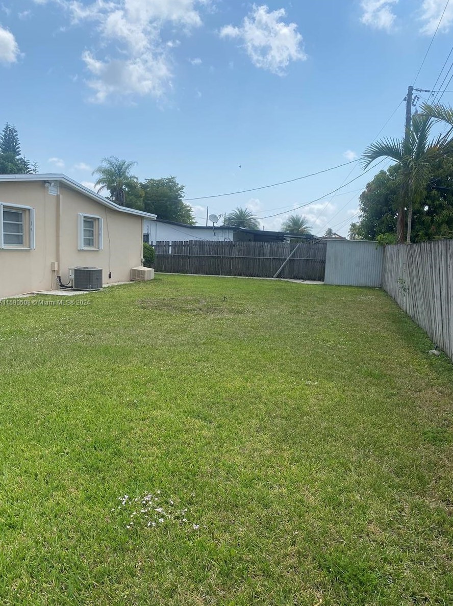 10520 27th St, Miami FL  33165-2710 exterior