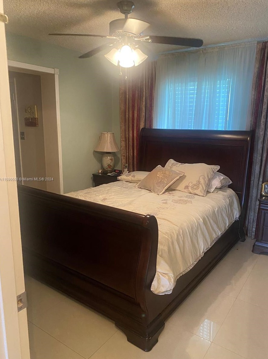 10520 27th St, Miami FL  33165-2710 exterior
