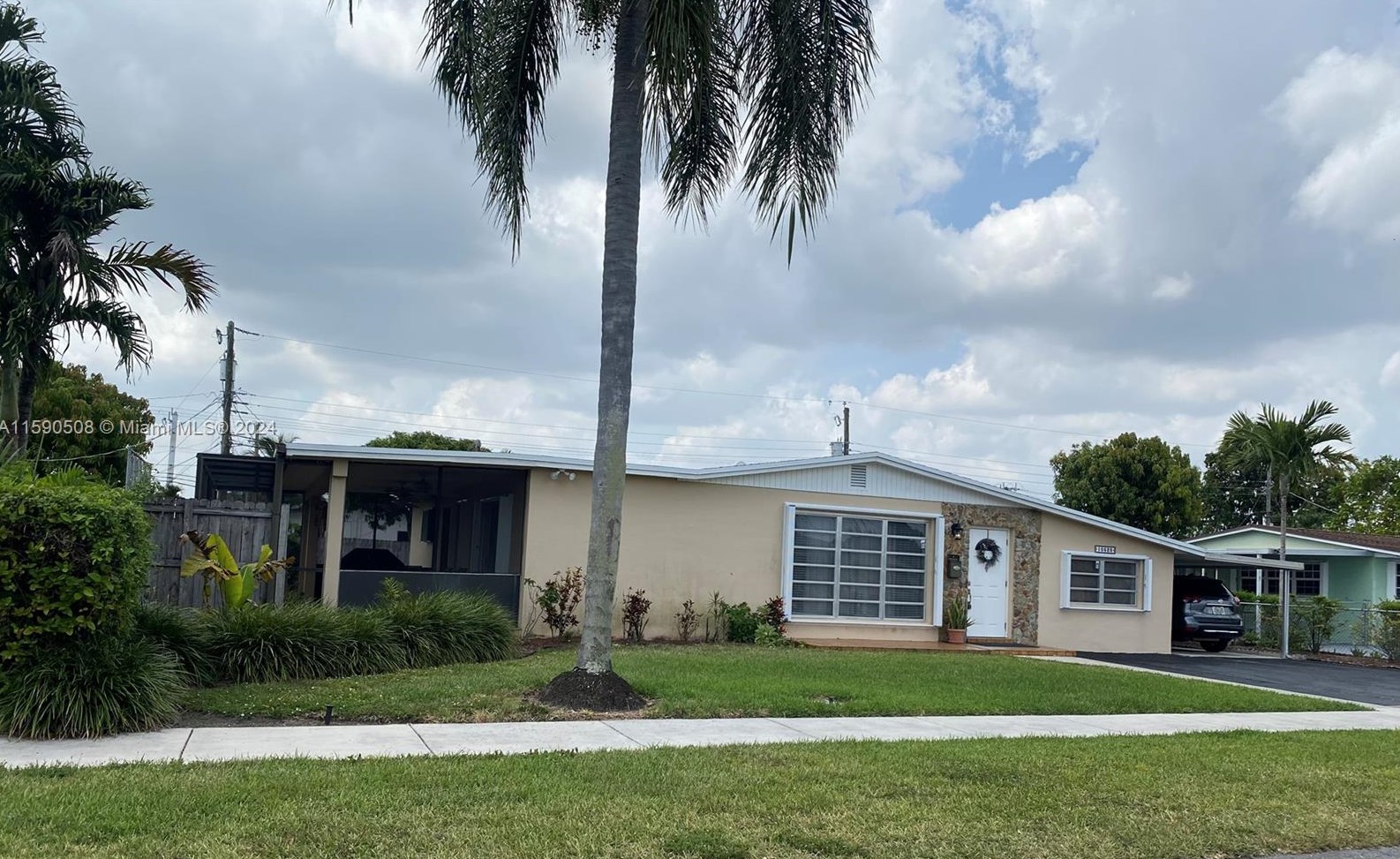 10520 27th St, Miami, FL 33165-2710