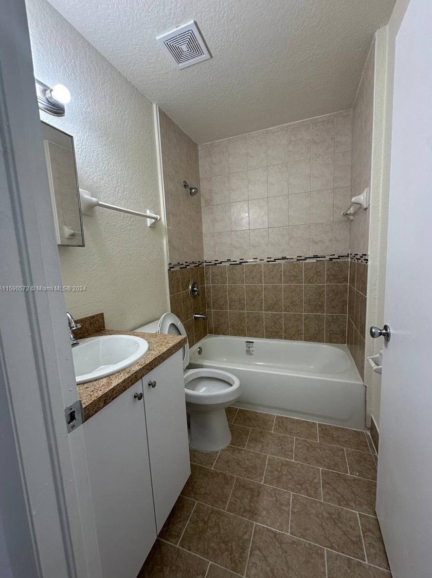 2778 131st St, Miami FL 33054-5005 exterior