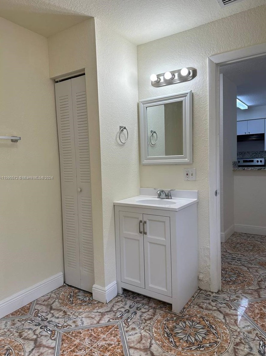 2778 131st St, Miami FL 33054-5005 exterior