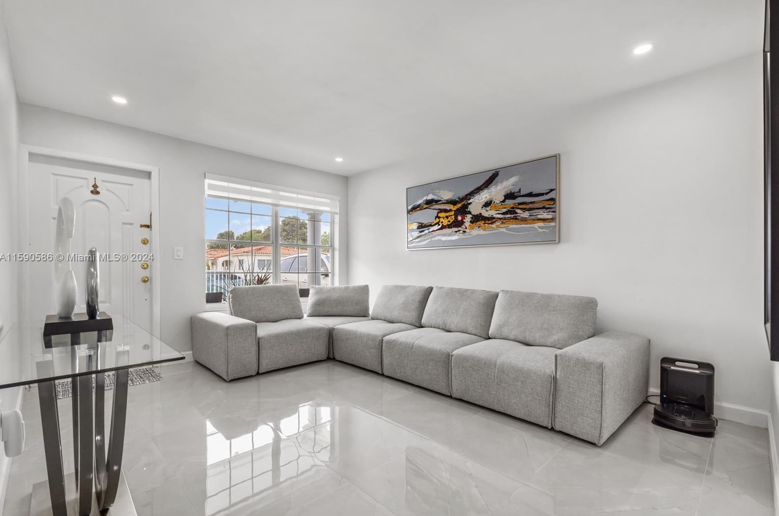 525 43rd Pl, Hialeah FL  33012-3851 exterior