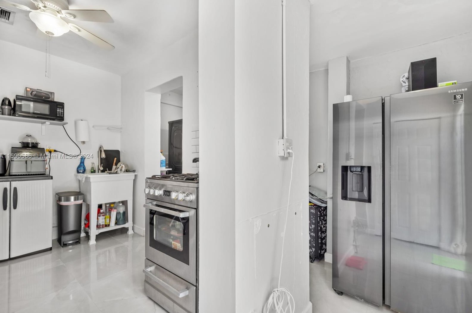 525 43rd Pl, Hialeah FL  33012-3851 exterior