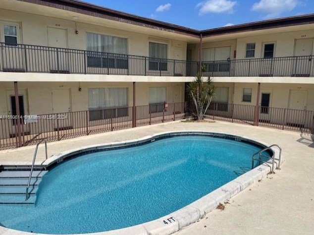 532 S Crescent Dr #205, Hollywood, FL 33021