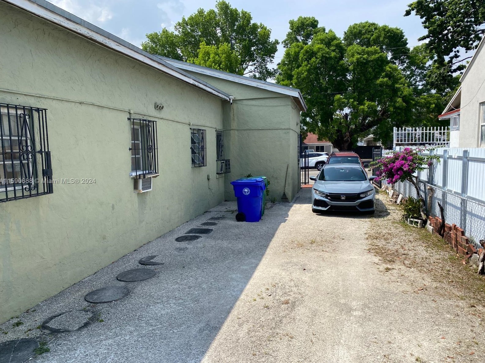 1368 28th St, Miami, FL 33142-6651