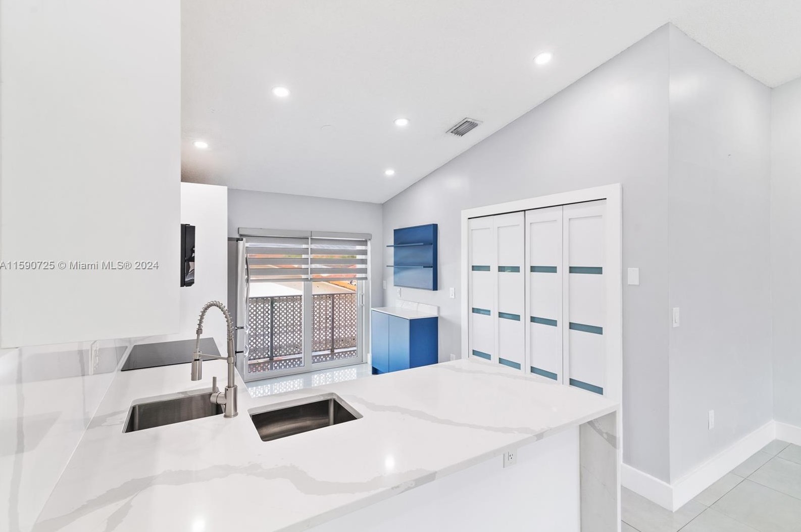 3375 W 76th St #210, Hialeah, FL 33018
