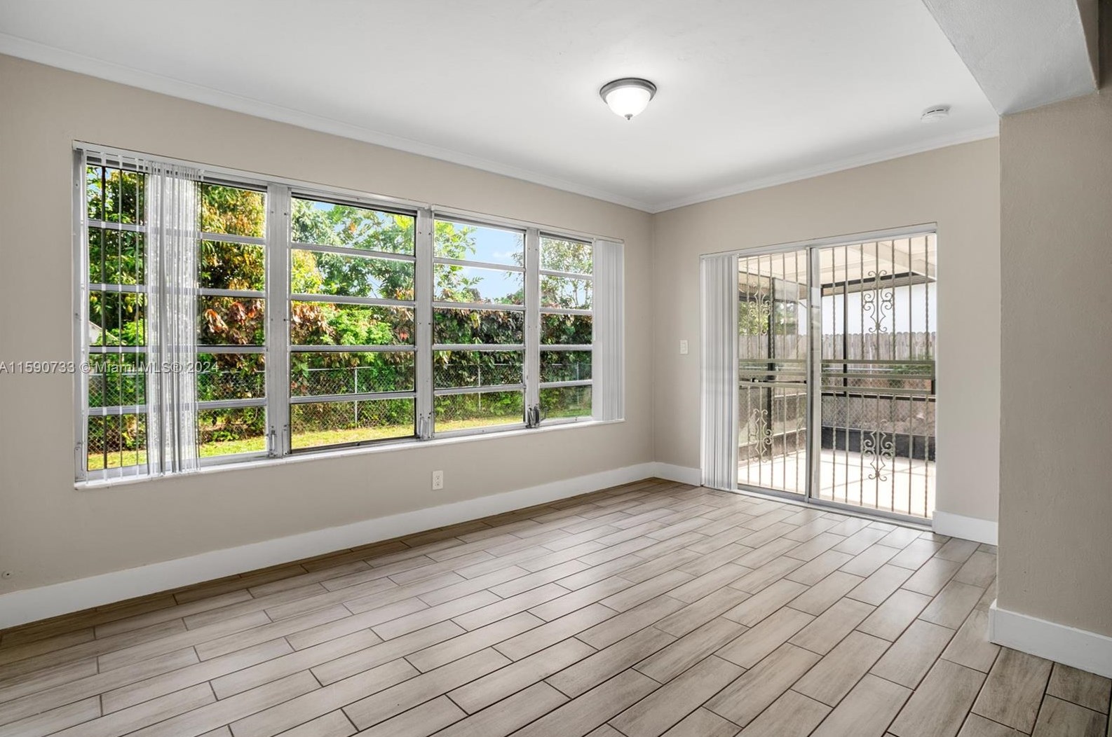 7912 Miramar Pkwy, Hollywood FL exterior