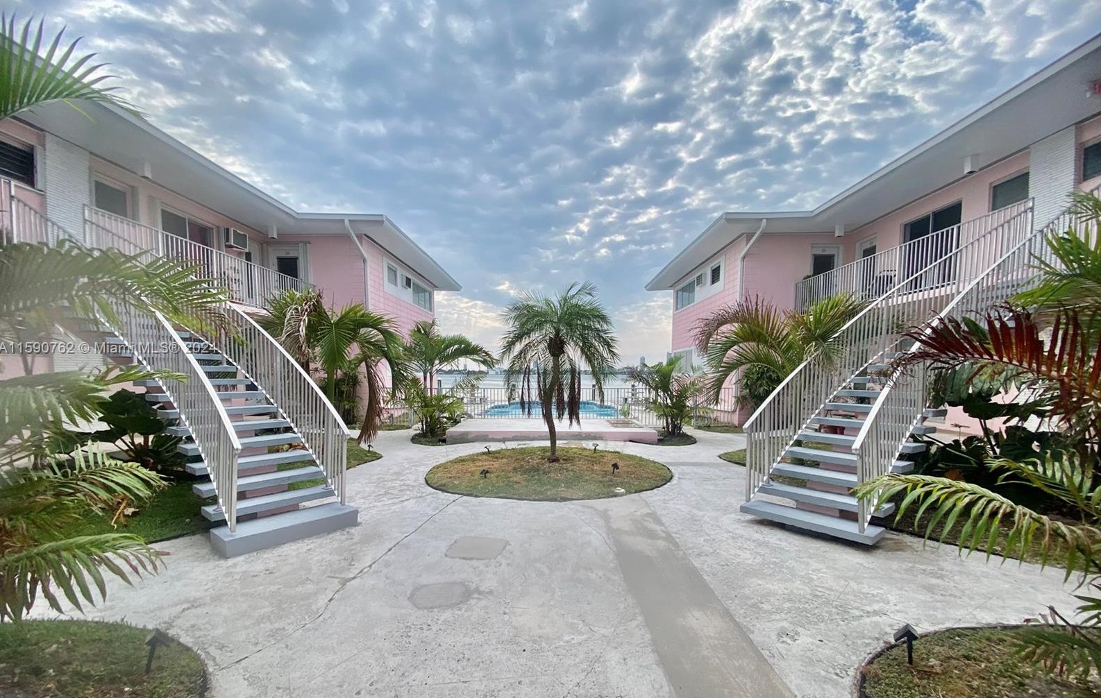 7921 East Dr, Miami, FL 33141-3310