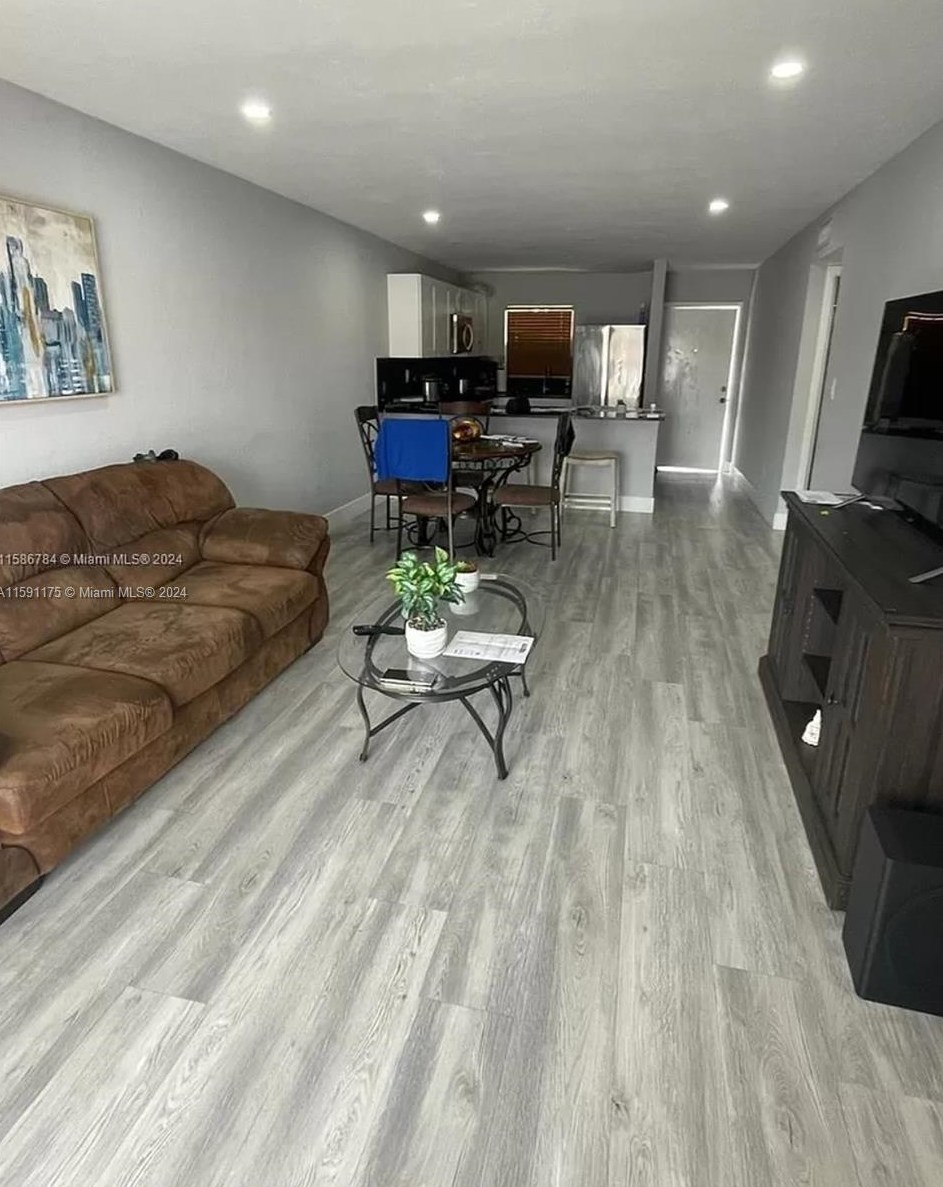 6850 W 16th Dr #211, Hialeah, FL 33014