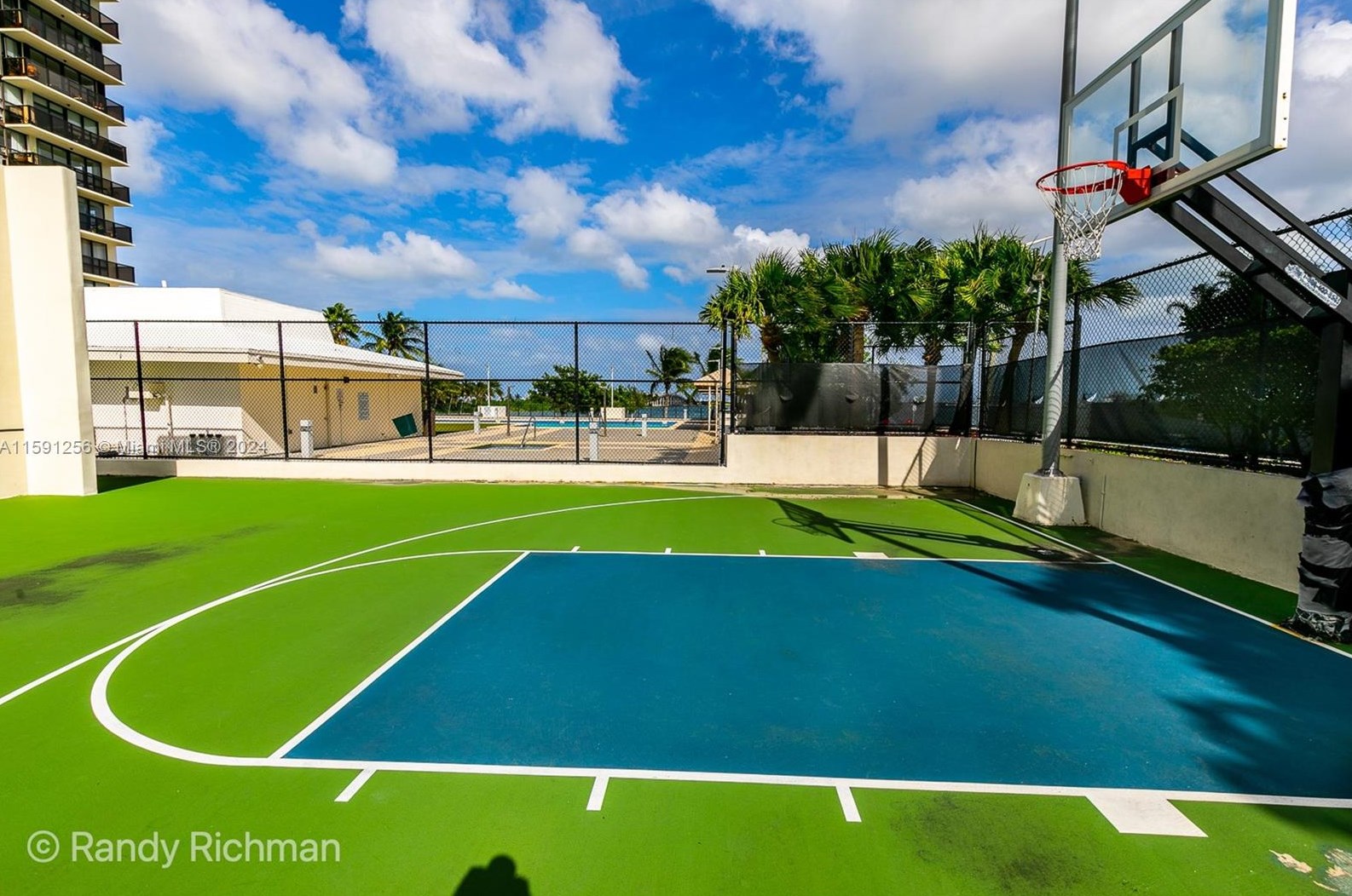 600 Ne 36th St #2015, Miami, FL 33137