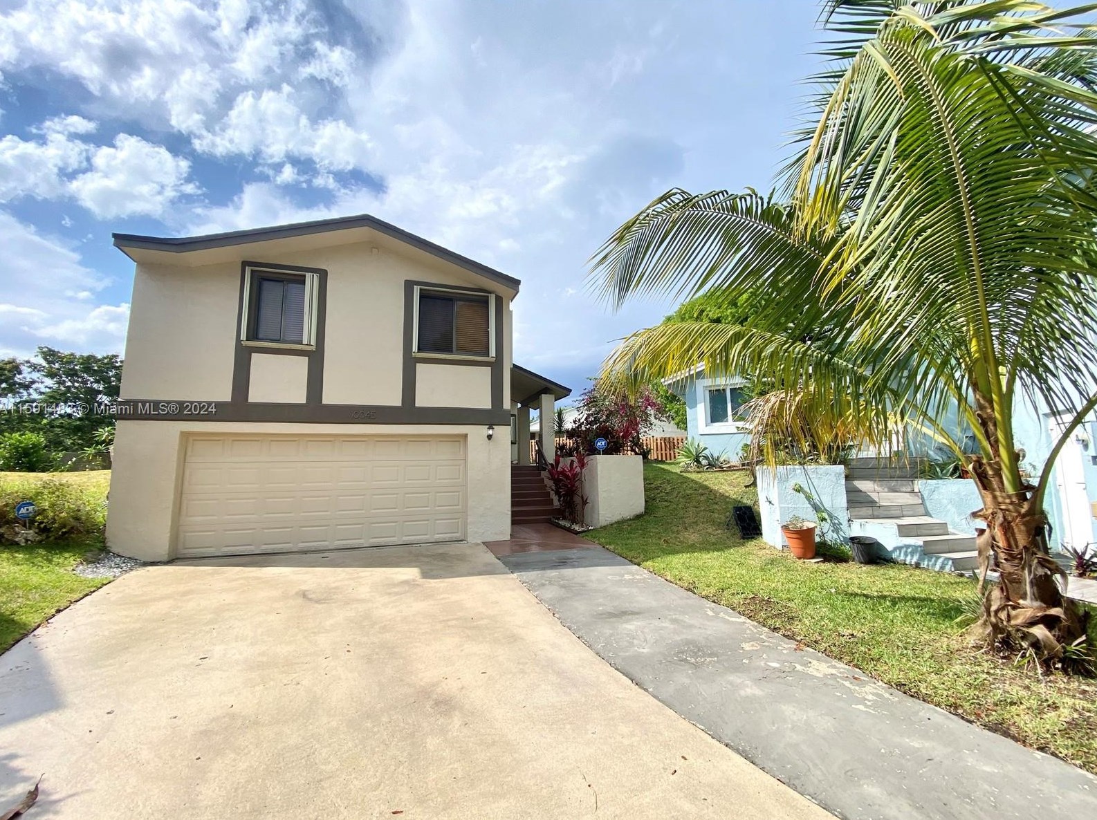 10045 218th St, Miami, FL 33190-1168