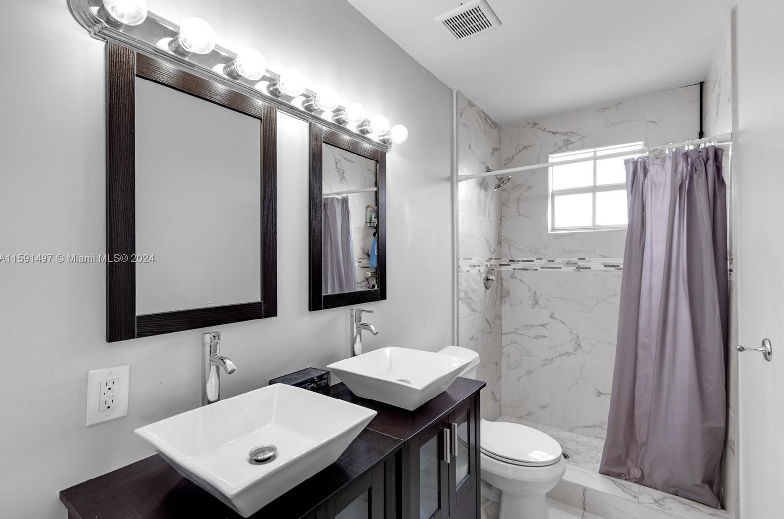 20020 Oakmont Cir, Hialeah FL  33015-2045 exterior