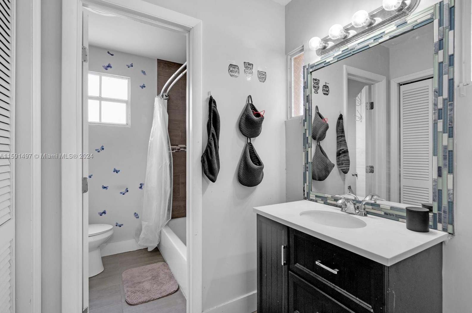 20020 Oakmont Cir, Hialeah FL  33015-2045 exterior