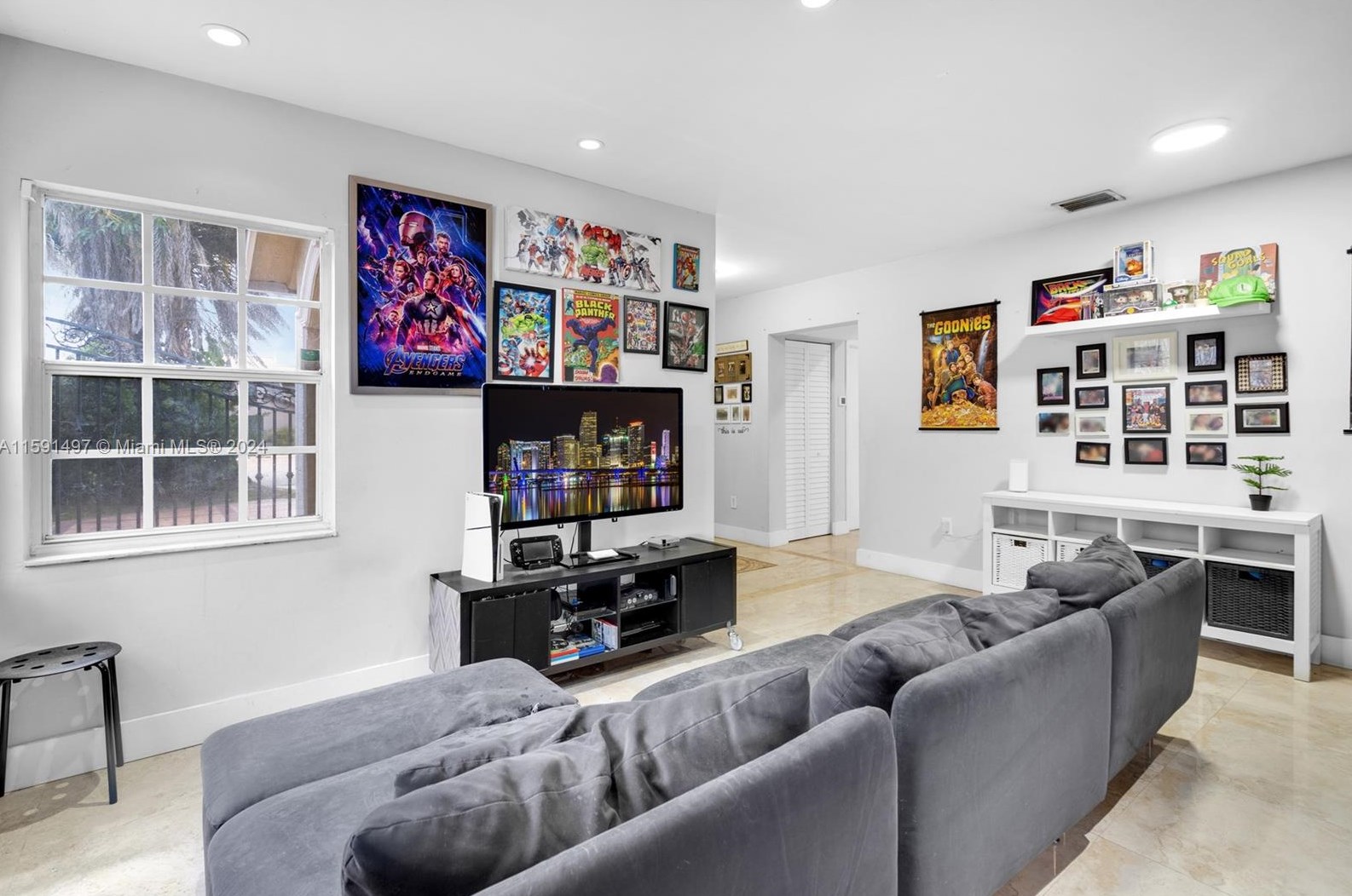 20020 Oakmont Cir, Hialeah FL  33015-2045 exterior