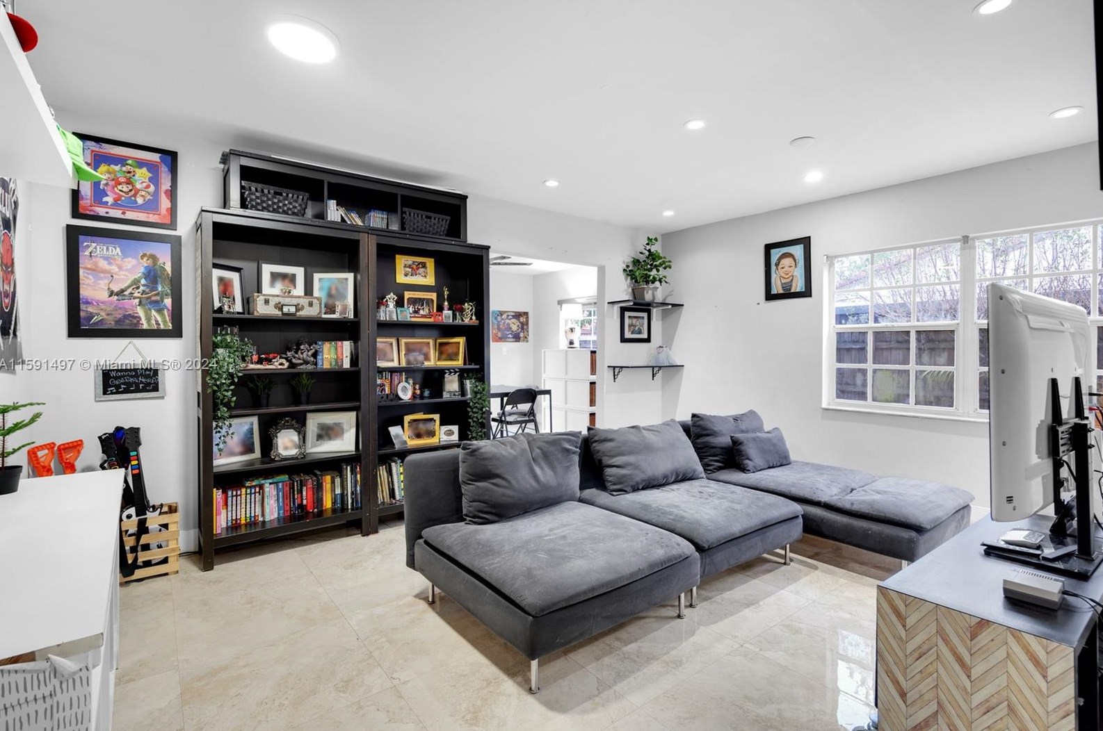 20020 Oakmont Cir, Hialeah FL  33015-2056 exterior