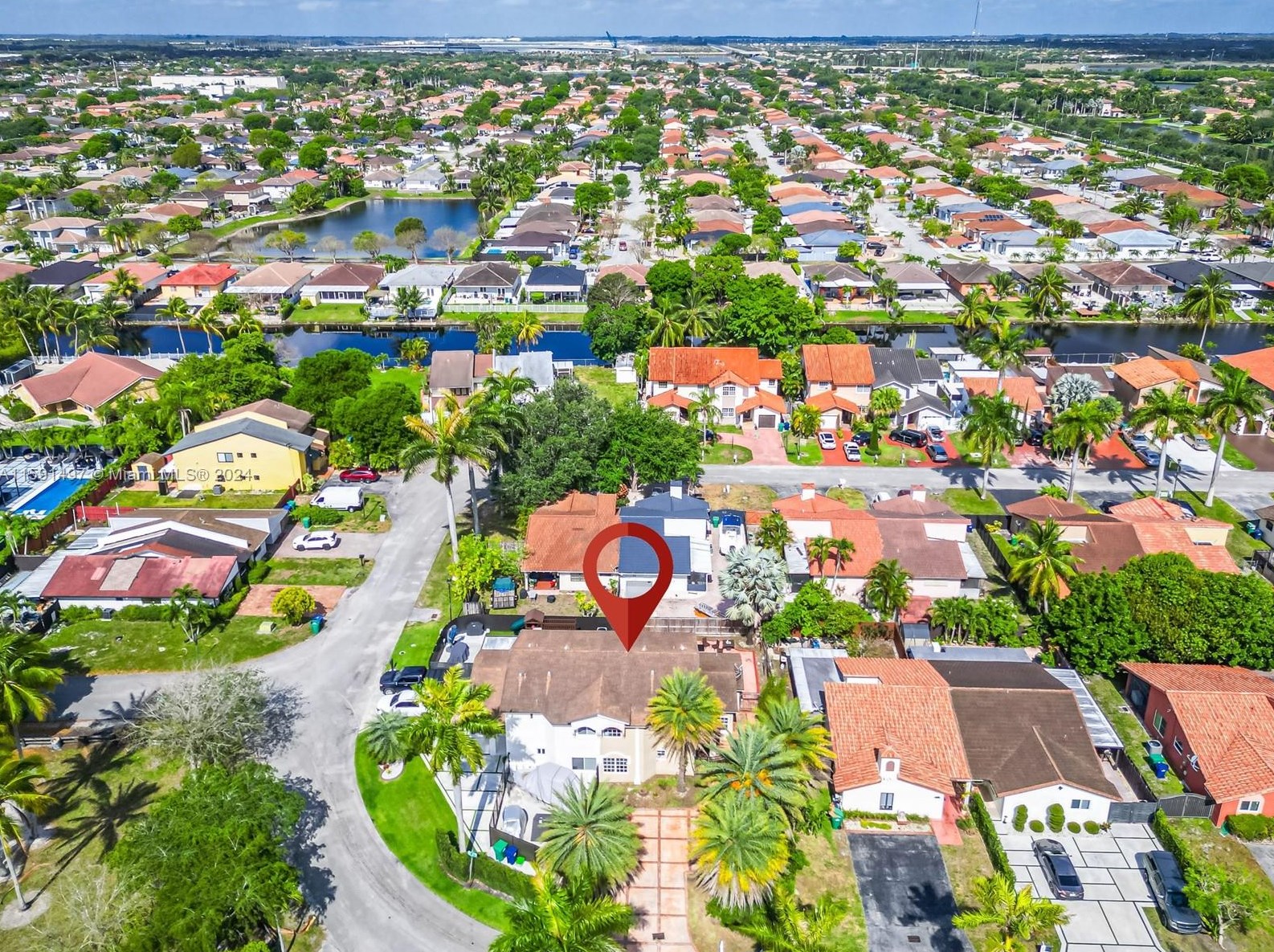 20020 Oakmont Cir, Hialeah FL  33015-2045 exterior