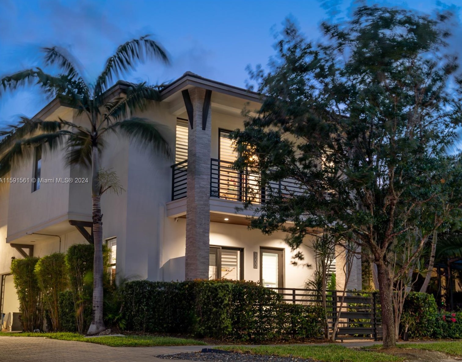 8233 47th Ln, Miami, FL 33166-4210