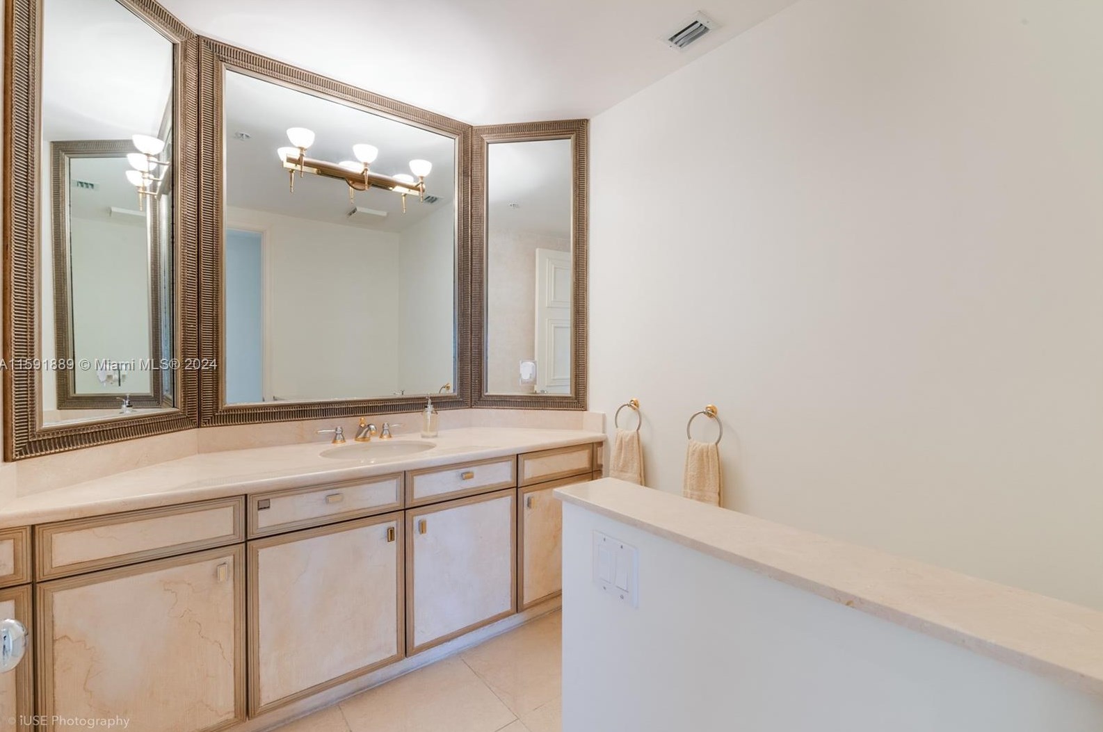 13635 Deering Bay Dr, Miami FL 33158-2817 exterior