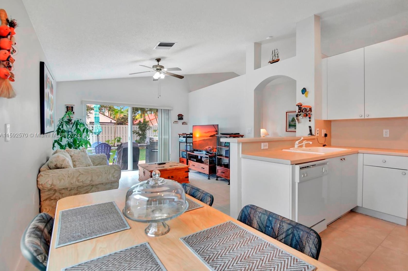 14352 14 Ct, Hollywood FL 33025-3309 exterior