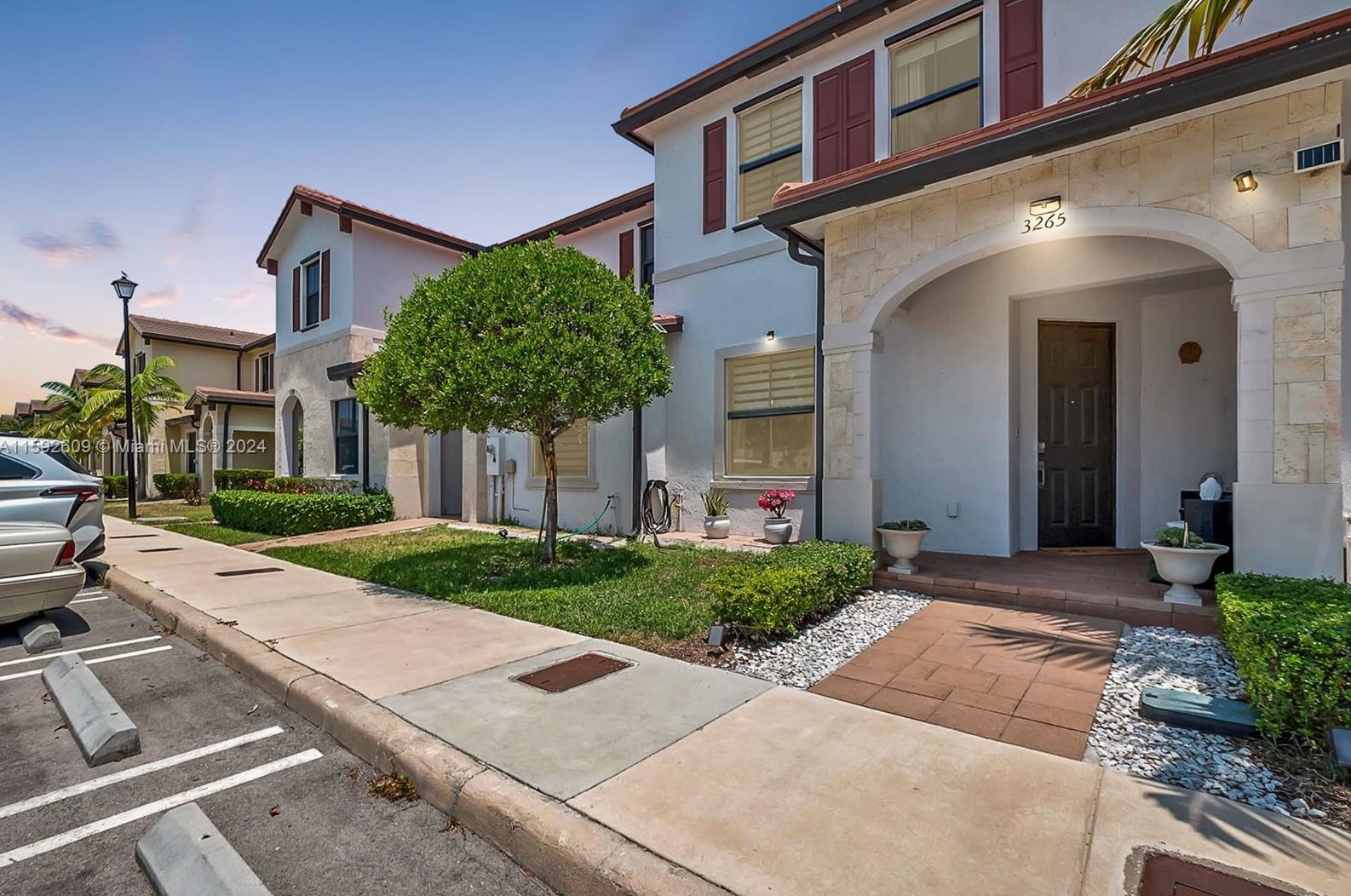 3265 106th Ter, Hialeah FL  33018-4603 exterior