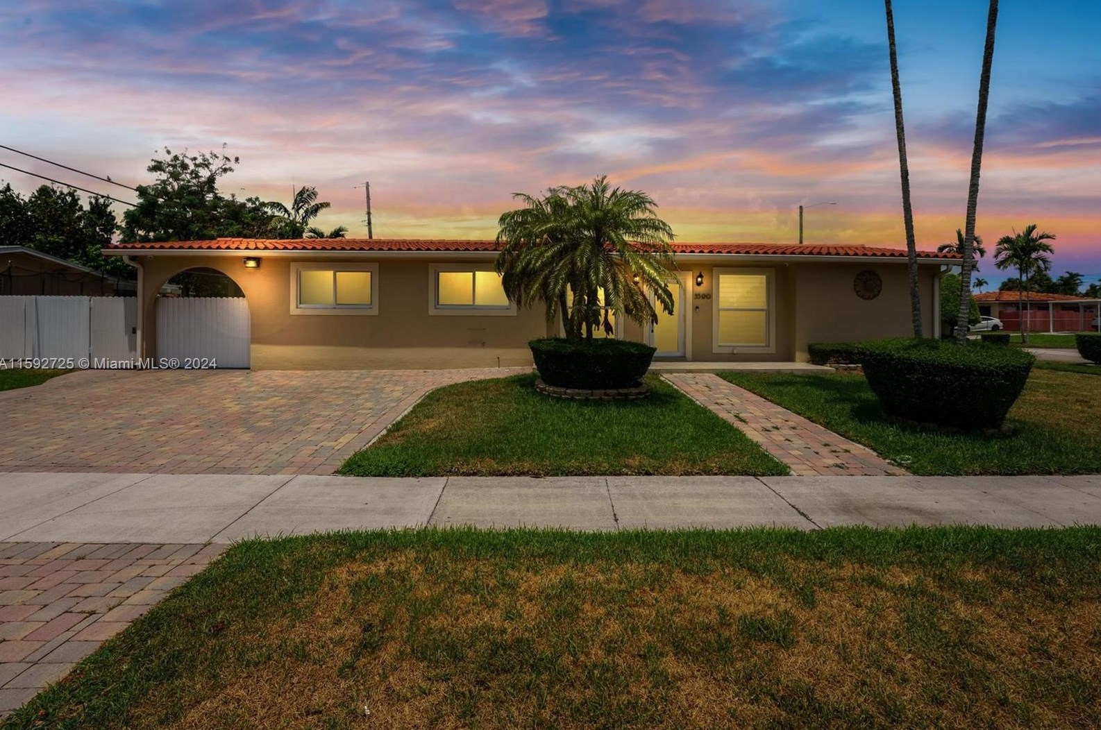 5590 W 6th Ave, Hialeah, FL 33012