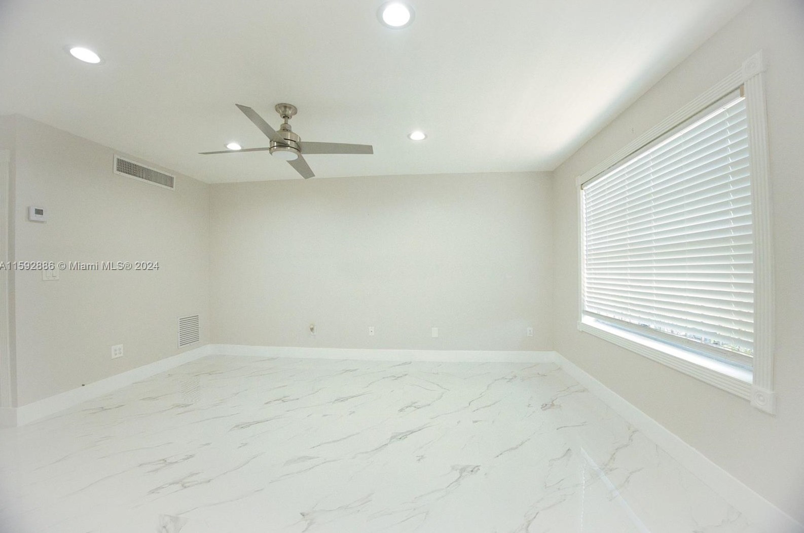 1305 W 53rd St #109, Hialeah, FL 33012