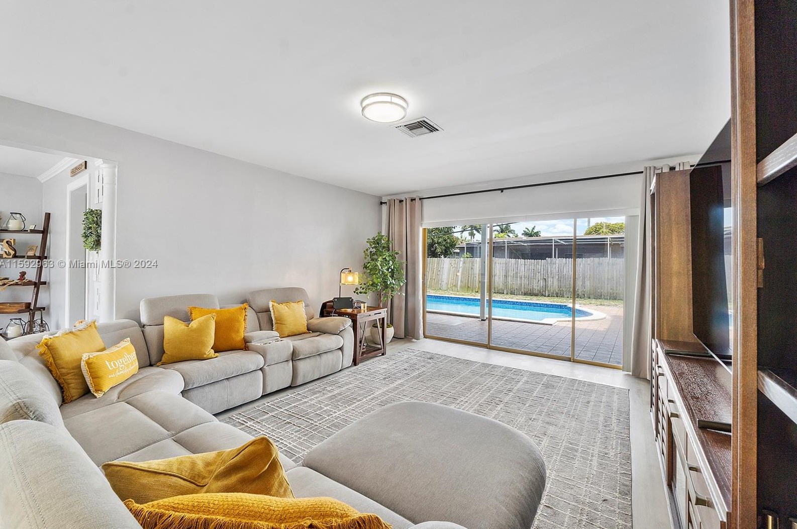 6768 Petunia Dr, Hollywood, FL 33023-4851