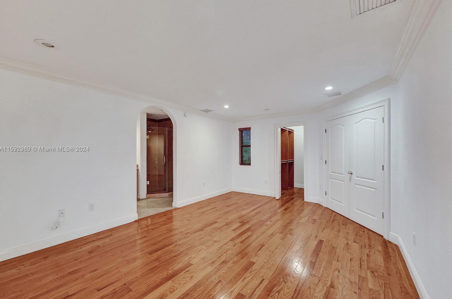 1411 Normandy Dr, Miami FL 33141-3614 exterior