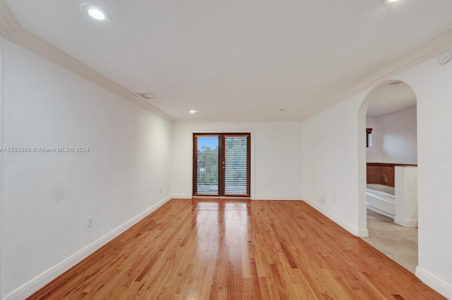 1411 Normandy Dr, Miami FL 33141-3614 exterior