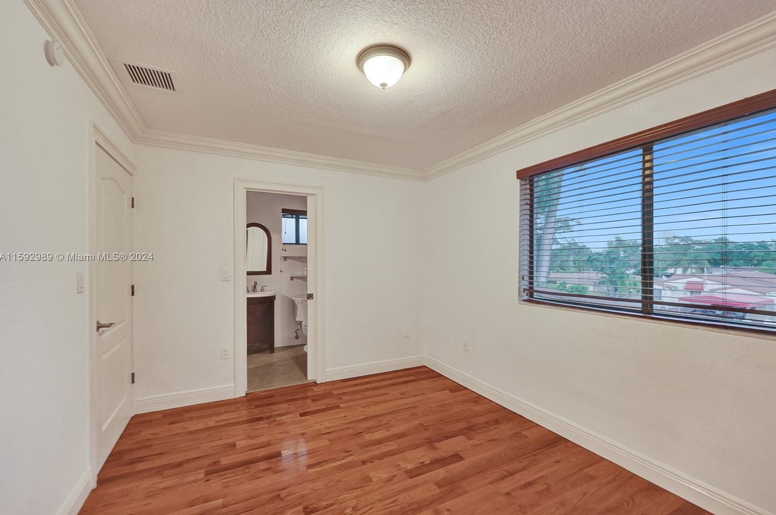 1411 Normandy Dr, Miami FL 33141-3614 exterior