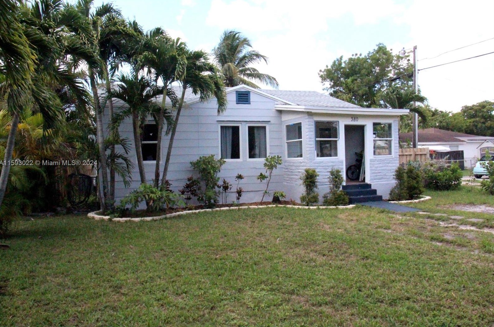 380 Whitethorn Dr, Miami, FL 33166