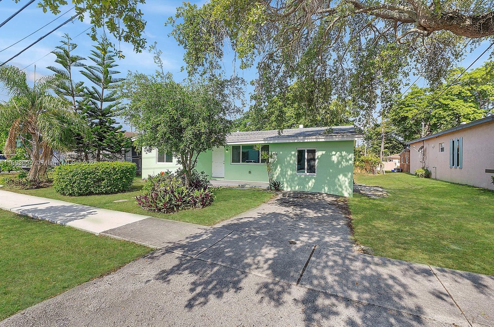 910 Phippen Waiters Rd, Dania Beach, FL 33004-3823