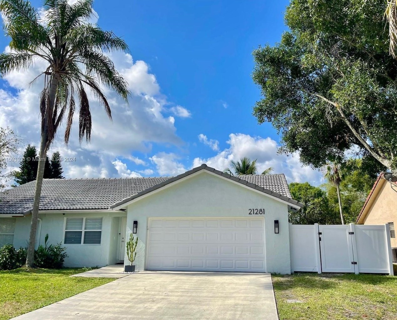 21281 Hazelwood Ln, Boca Raton, FL 33428-1726