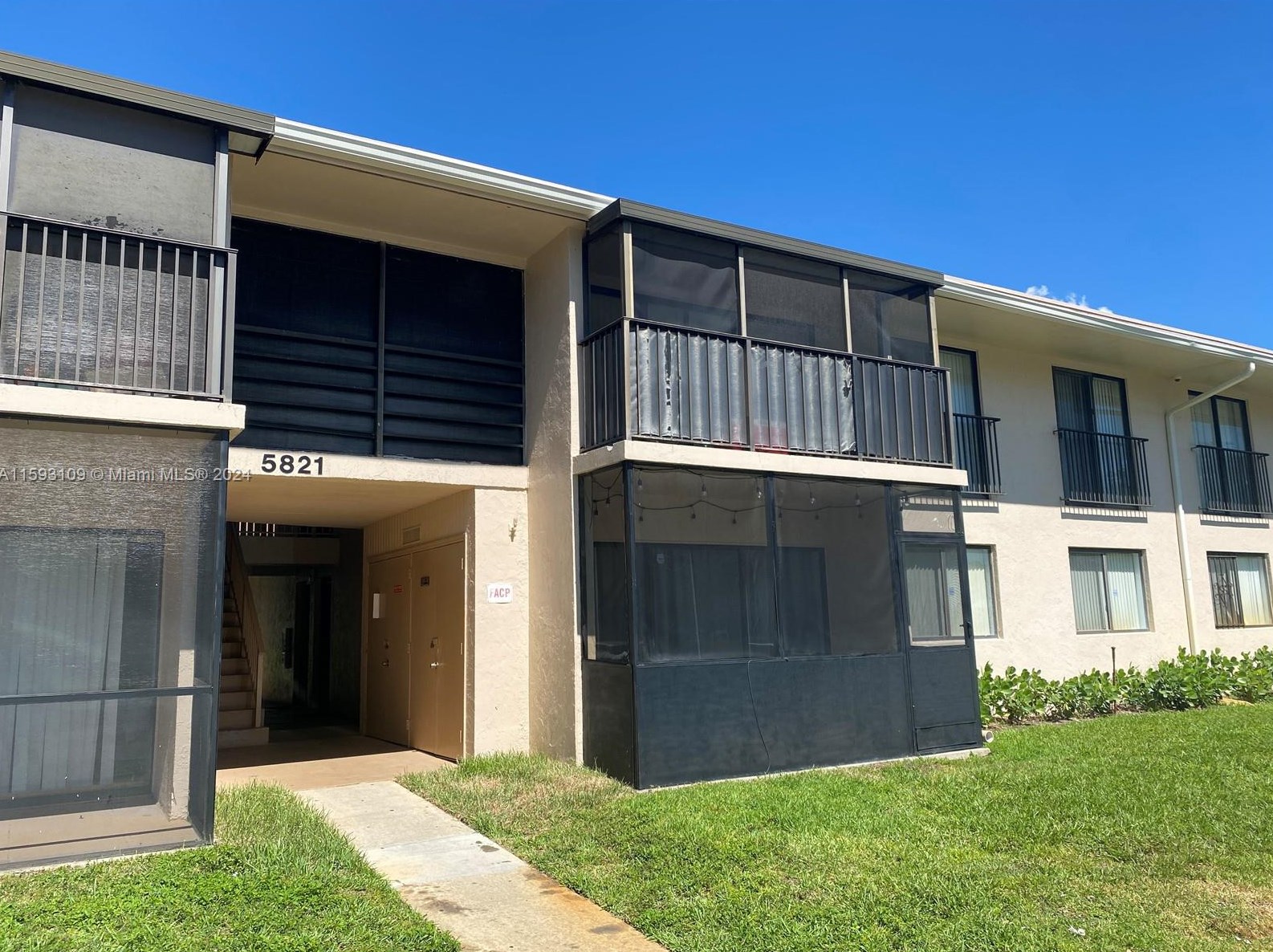 5821 Washington St #29, Hollywood, FL 33023