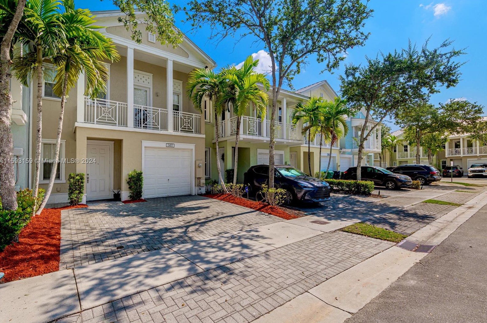 11411 74th Ter, Miami, FL 33178-1579