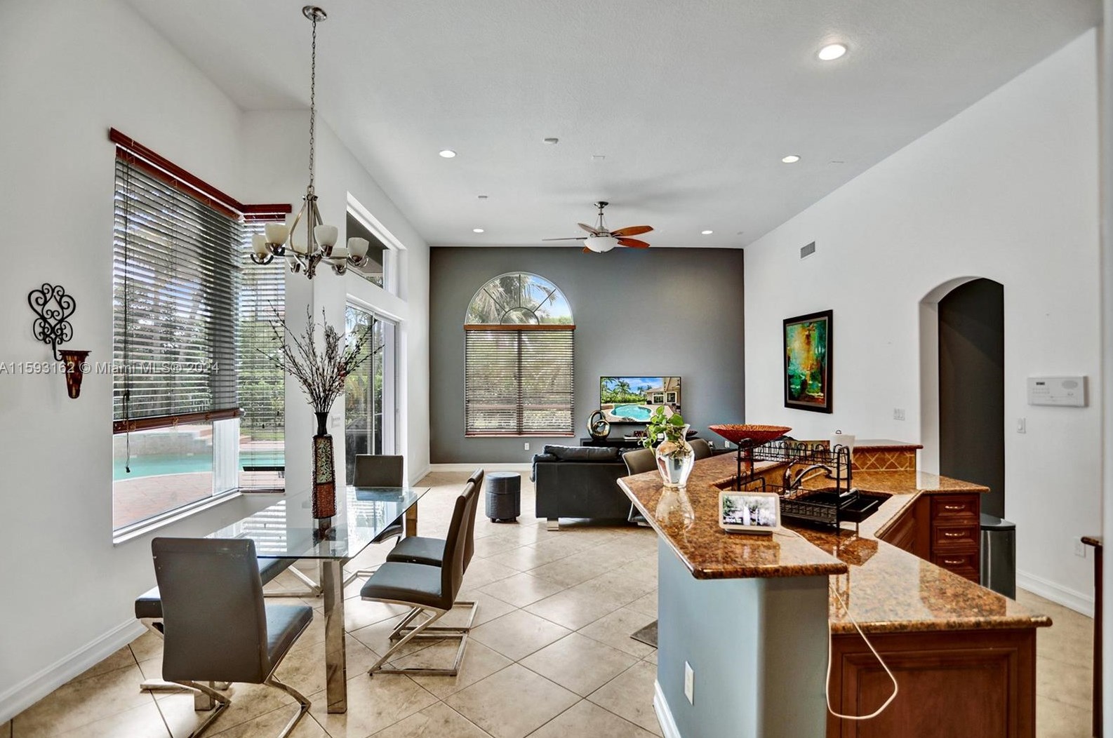 1261 137 Ave, Hollywood FL 33027-5905 exterior