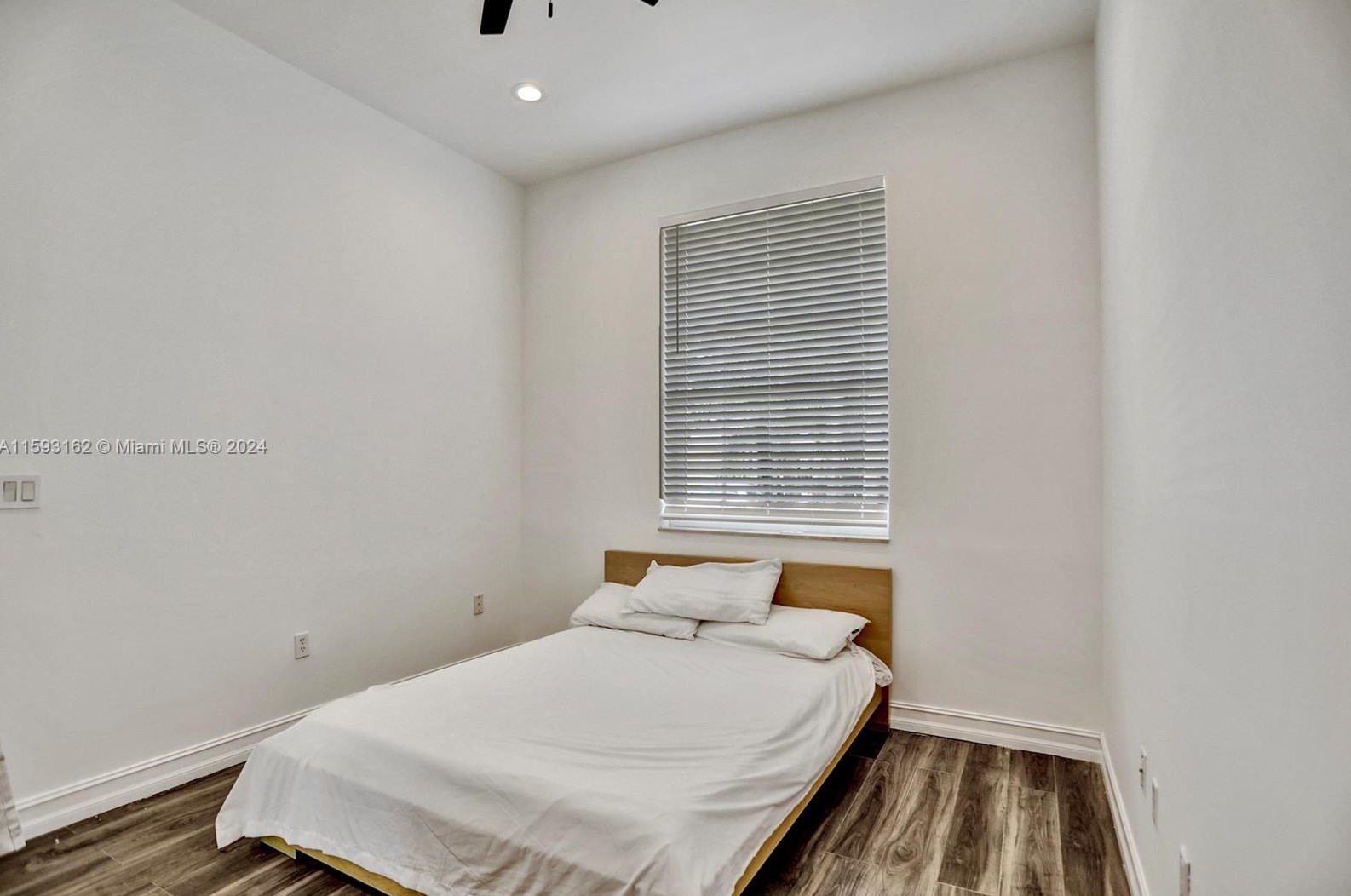 1261 137 Ave, Hollywood FL 33027-5905 exterior