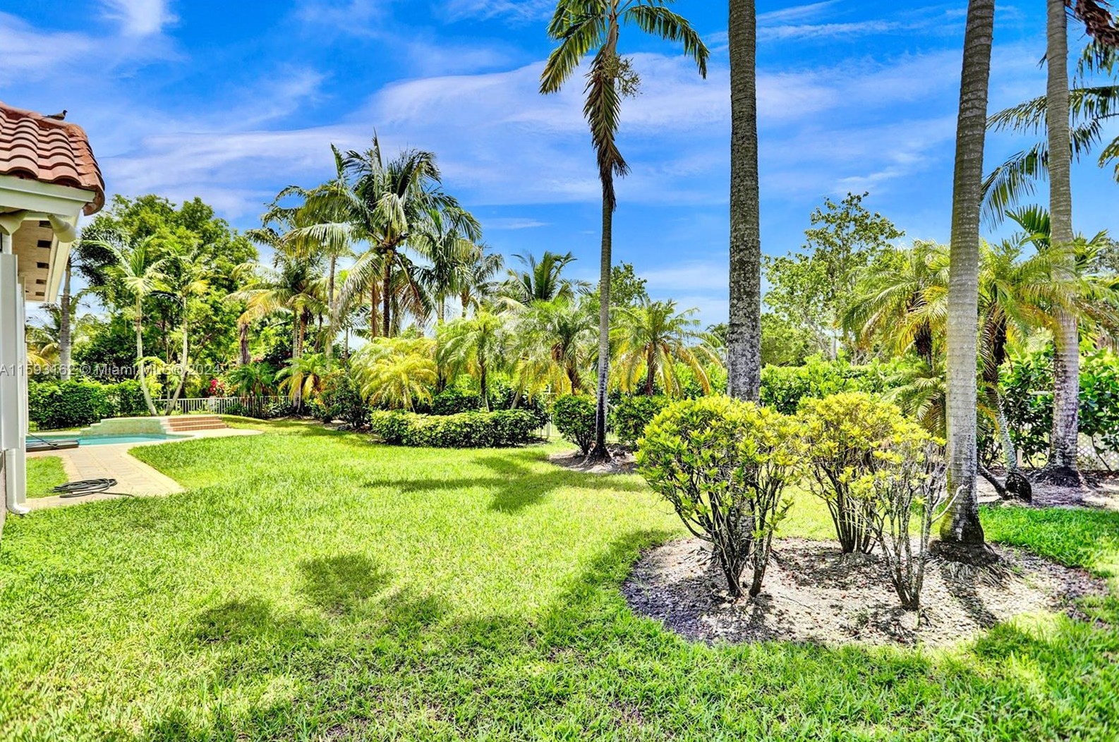 1261 137 Ave, Hollywood FL 33027-5905 exterior