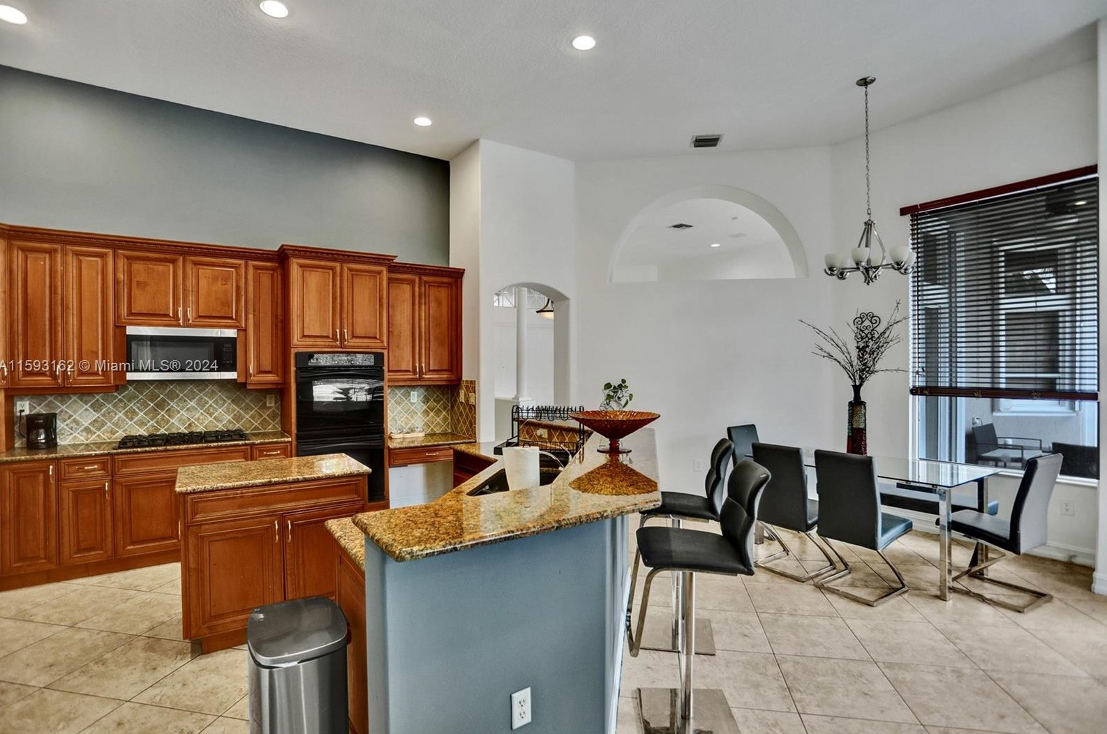 1261 137 Ave, Hollywood FL 33027-5905 exterior