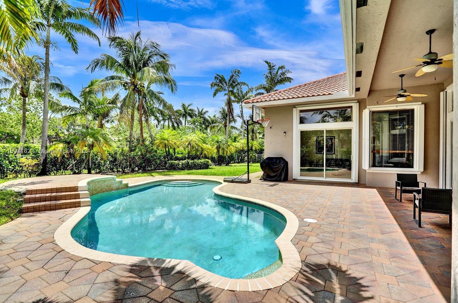 1261 137 Ave, Hollywood FL 33027-5905 exterior