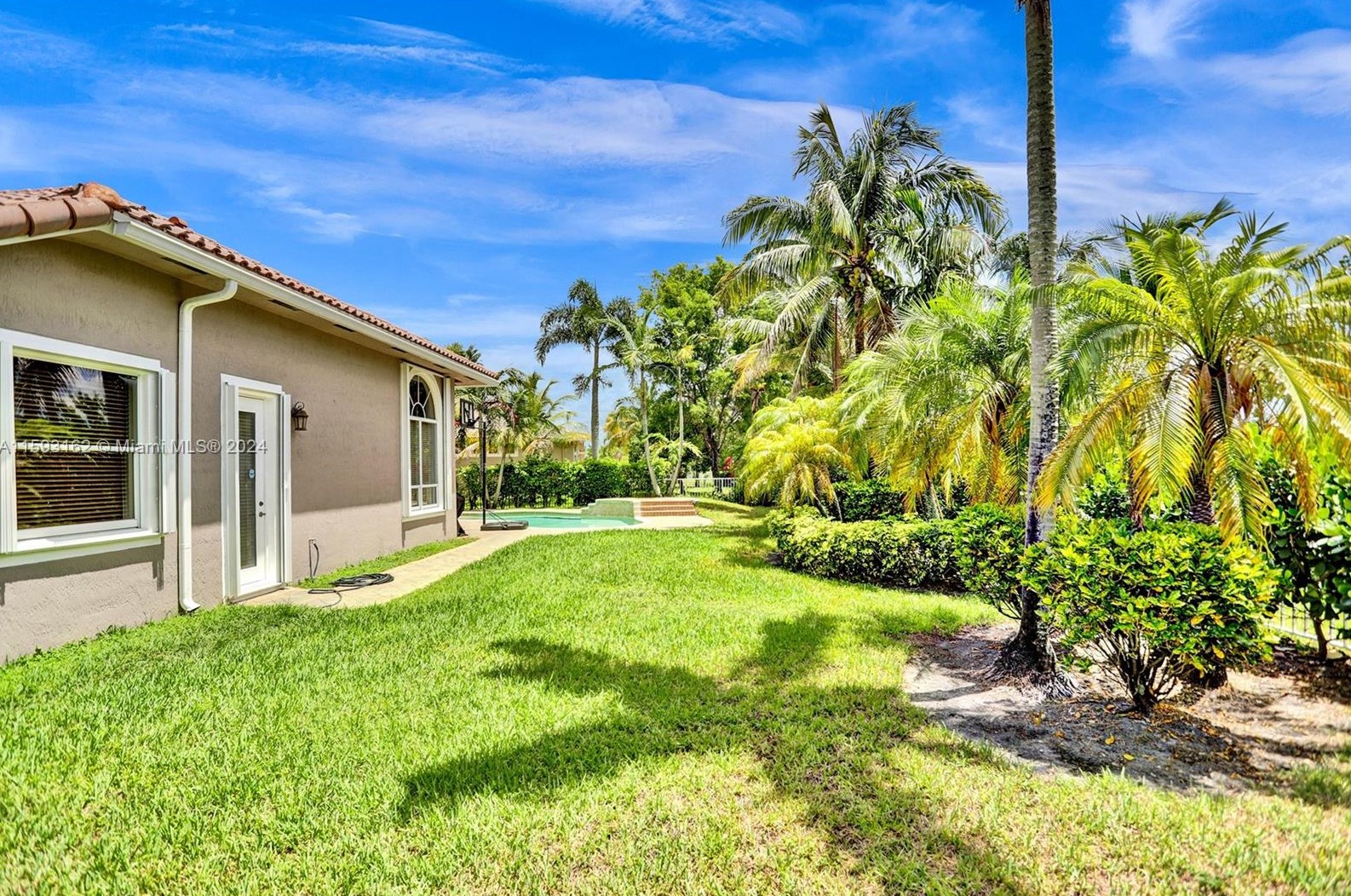 1261 137 Ave, Hollywood FL 33027-5905 exterior