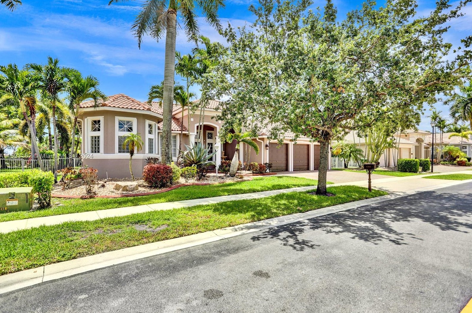 1261 137 Ave, Hollywood FL 33027-5905 exterior