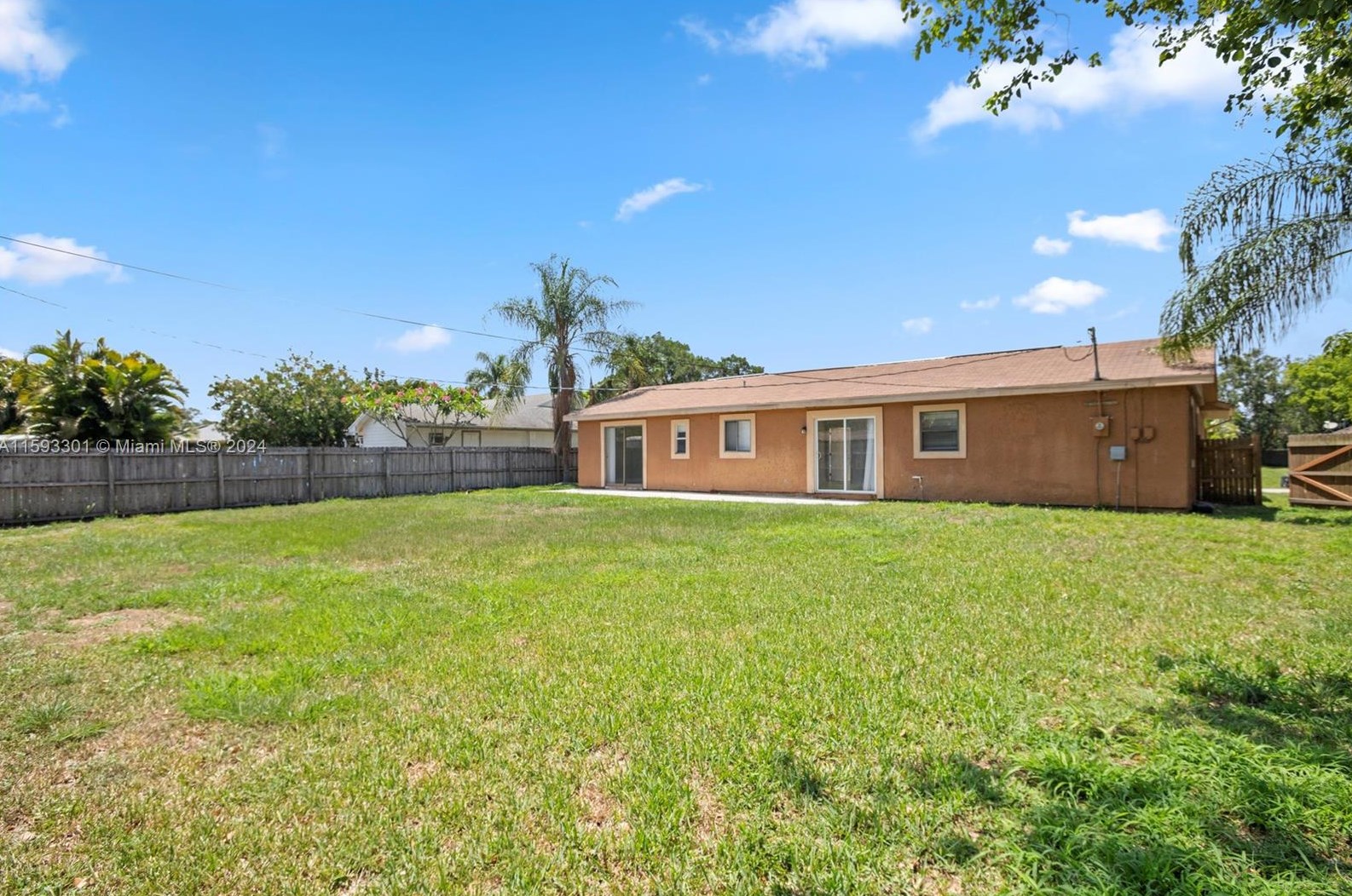 468 Molloy St, Fort Pierce, FL 34984-3549