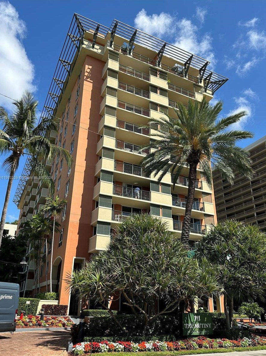 2951 Bayshore Dr, Miami, FL 33133-6002