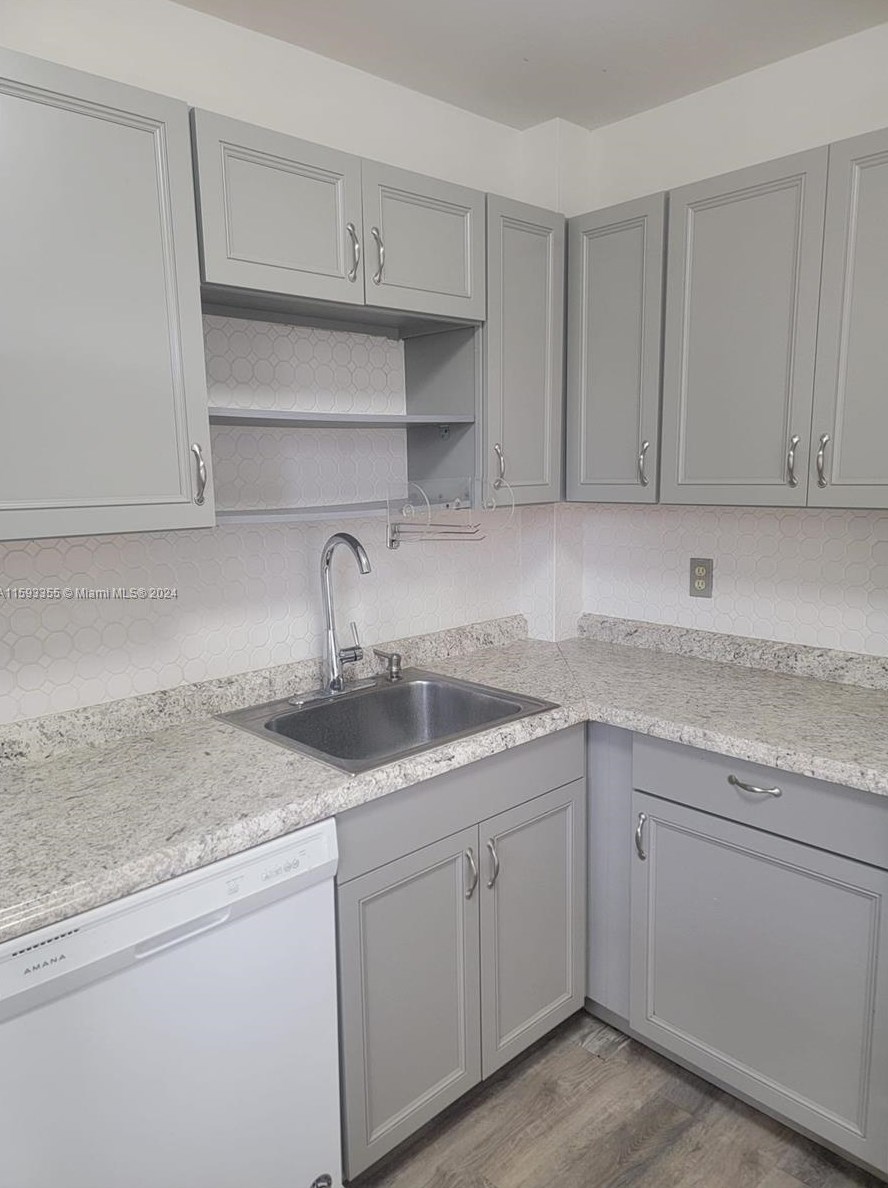 300 Berkley Rd #304, Hollywood, FL 33024